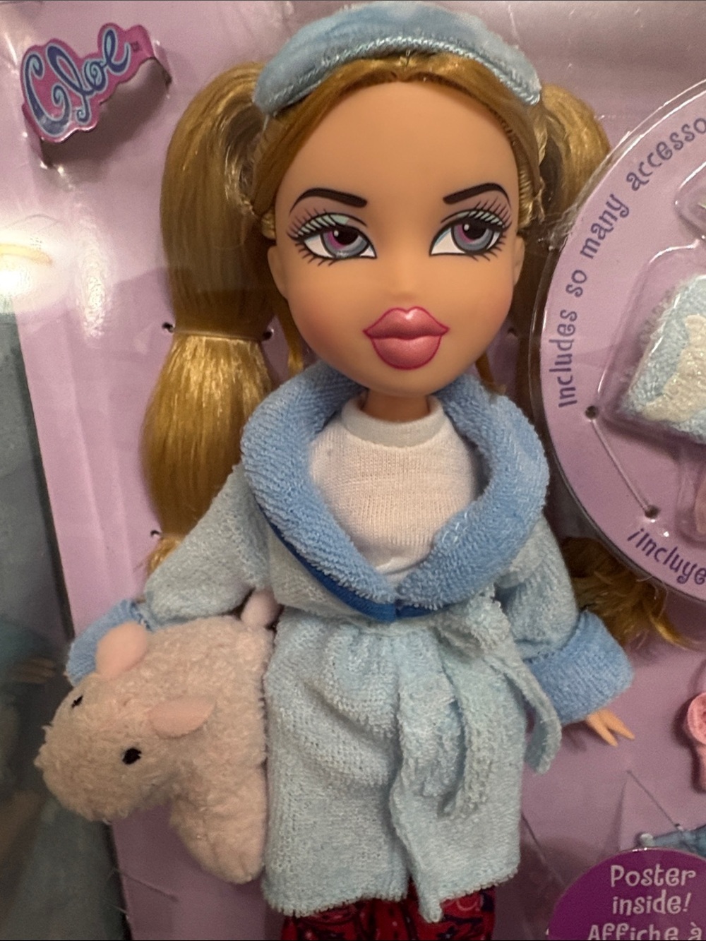 Bratz Slumber Party Doll in Blue Robe with Pink Plush - Picture 5 of 7